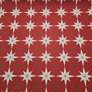 Merry Little Christmas - Starburst auf rotem Stoff von My Minds Eye für Riley Blake Designs / Baumwolle