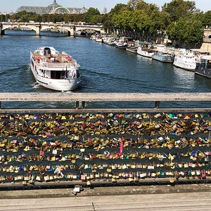 Personalized Love Lock for Lovers, Custom Engraved Padlock with Key Engraved Heart-shaped Love Lock, Travel to Paris Bridge Love Locks Engagement Anniversary Valentines for Lovers Red Custom Wedding Gift, Padlock Love Lock for Curaçao honeymoon trip