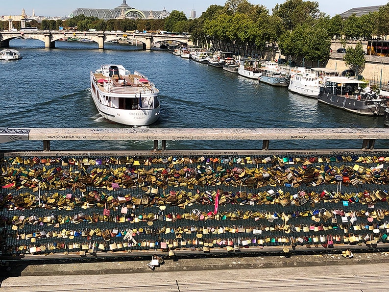Personalized Love Lock for Lovers, Custom Engraved Padlock with Key Engraved Heart-shaped Love Lock, Travel to Paris Bridge Love Locks Engagement Anniversary Valentines for Lovers Red Custom Wedding Gift, Padlock Love Lock for Curaçao honeymoon trip