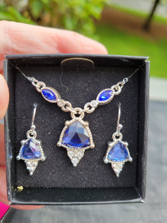 Parure De Bijoux Avon Katrina Gem - Collier Et Boucles D'oreilles Bleues, Cuivre, Neuve Avec étiquettes