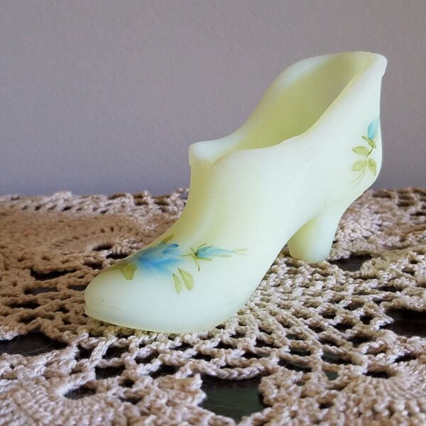 Fenton Custard, Fenton, Fenton Blue Roses on Custard Slipper, Fenton Uranium, UV reactive, Fenton Shoe, Fenton Slipper