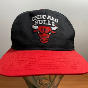 Mitchell & Ness Red and Gold Chicago Bulls Cap Stock Photo - Alamy