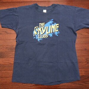 XL 90&#39;s The Skyline Clubs men&#39;s T shirt blue yellow vintage 1990&#39;s Fruit of the Loom single stitch E