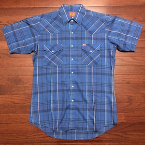 Medium vintage Ely Plains Western Wear s/s pearl snap button up shirt men's blue oxford plaid cowboy rancher ranch cattleman E