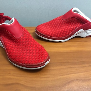 2001 Women&#39;s Nike Air Visi Mazy Woven sneakers shoes ladies size 8 red white vintage sneakers 302420 611