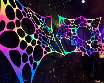 Decorazioni di Halloween arcobaleno, decorazioni ragnatele, festa arcobaleno, decorazioni per stanze sensoriali, festa al neon, festa con luce nera, arazzo psichedelico, regali per DJ