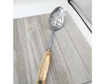 Vintage Ekco verchroomde opscheplepel met sleuven houten handvat 12"