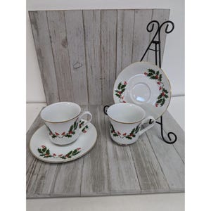 Juego de 2 tazas y platillos de Mervyn, tazas de té japonesas de porcelana fina con acebo navideño