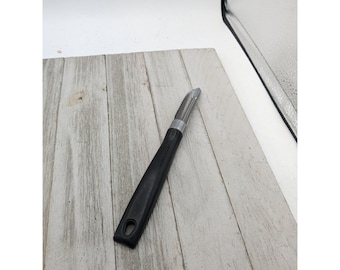 EKCO Stainless Steel #1 Serrated Corer USA 7 5/8" Black Handle Peeler