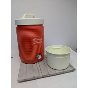 Vintage Gott Rubbermaid Orange 2 Gallon Beverage Cooler With Tray