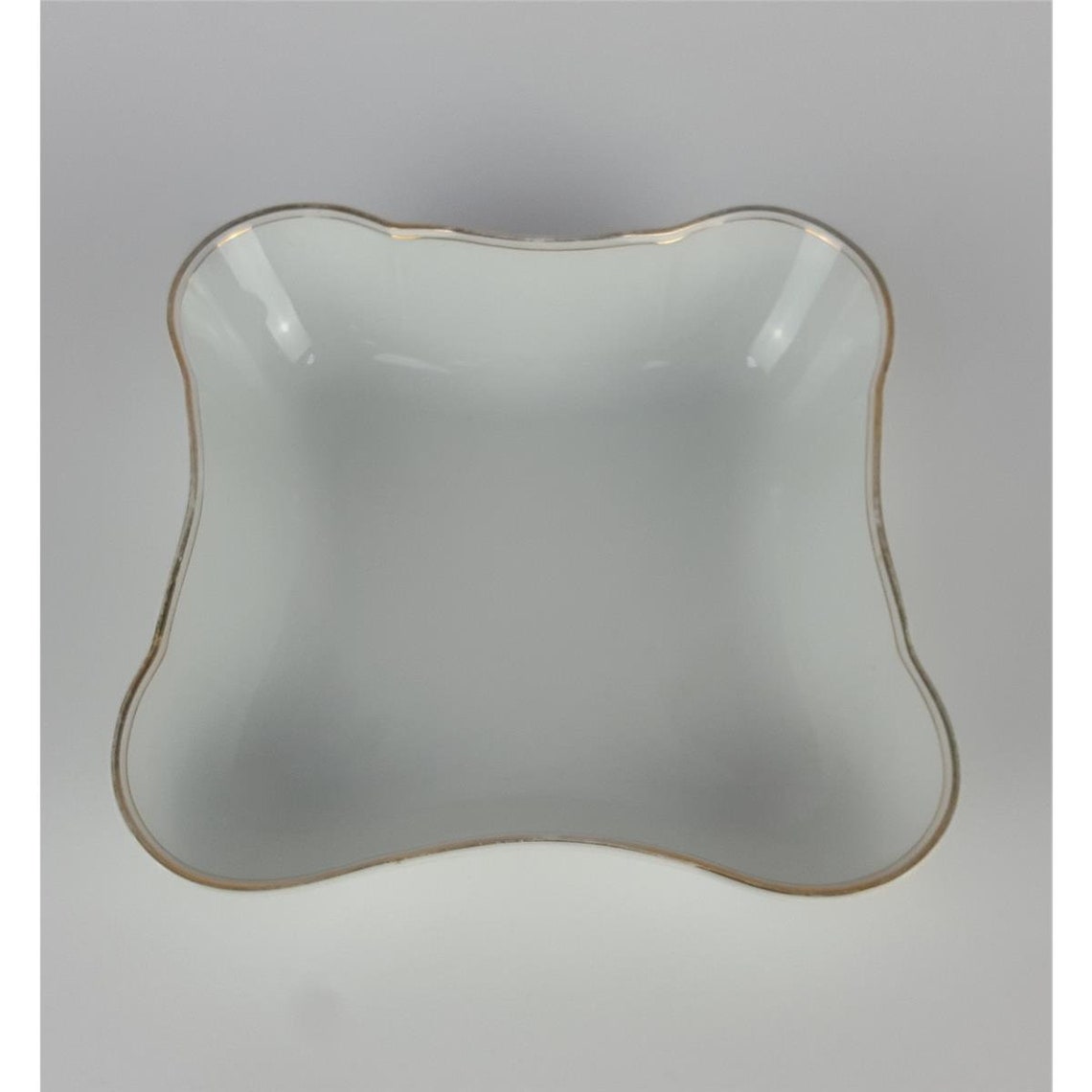 schüssel mit goldrand