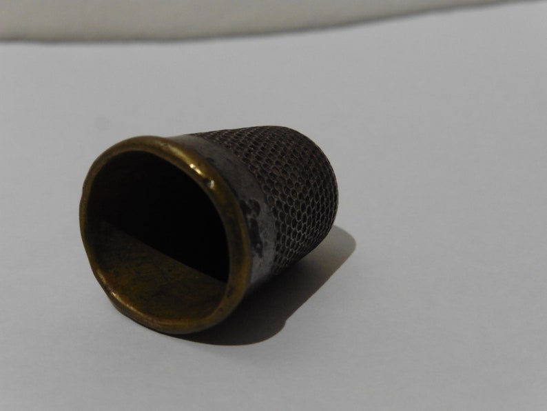Vintage Thimble Brass lined.