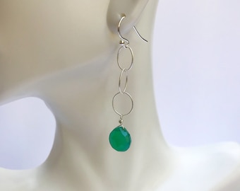 Emerald Green Onyx Circle Link Earrings, Green Onyx Drop Dangle Earrings on Silver, May Birthstone Earrings, Emerald Green Gemstone Earrings
