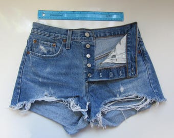 Shorts jeans Levi Strauss & Co. cintura alta desgastada, tamanho feminino, 71 cm