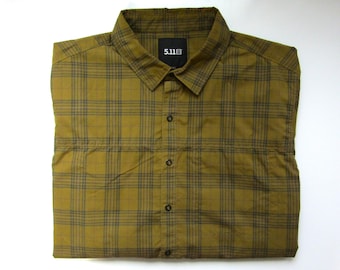 5.11 Camisa xadrez mostarda escura de manga comprida com botões, um bolso no peito, tamanho médio masculino