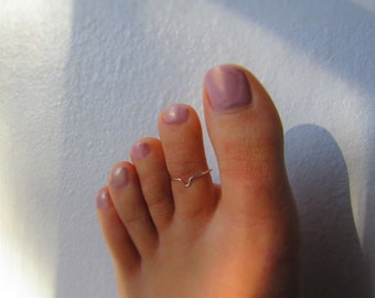 Beautiful Tiny Silver Single Wire Adjustable Toe Ring