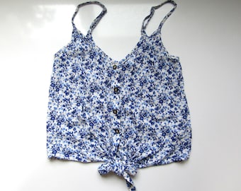Blusa de verão com botões e amarração floral azul H&M, tamanho feminino XS