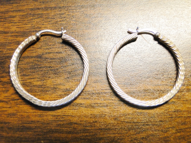 Pretty Sterling Silver 925 Earrings 1 14 Diameter Very Nice! Marked 925