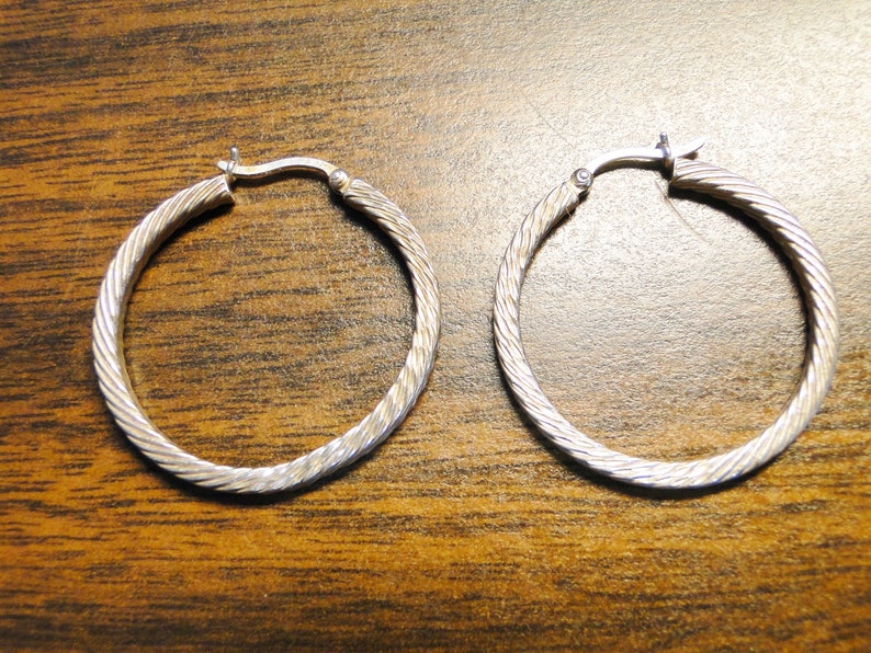 Pretty Sterling Silver 925 Earrings 1 14 Diameter Very Nice! Marked 925