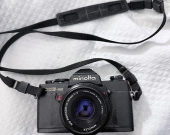 Zabytkowa lustrzanka Minolta XG-SE Special Edition 35 mm – działająca