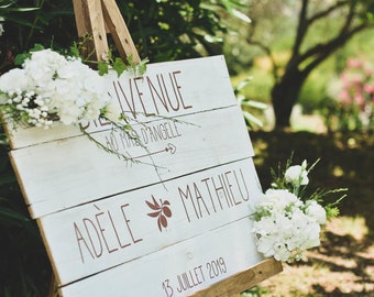 Panneau d'accueil bienvenue en planche de pins peint à la main à personnaliser pour décoration de mariage
