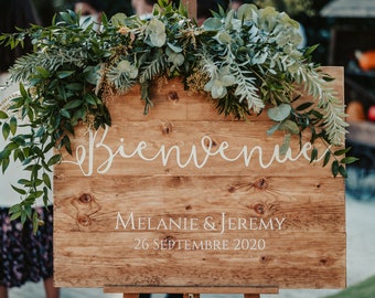 Panneau d'accueil "Bienvenue" en planche de pins modèle Alice, peint à la main, à personnaliser pour décoration de mariage ou autre