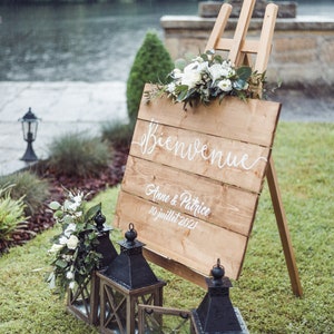 Panneau d'accueil Bienvenue en planche de pins Modèle Adèle, peint à la main, à personnaliser pour décoration de mariage ou autre image 2