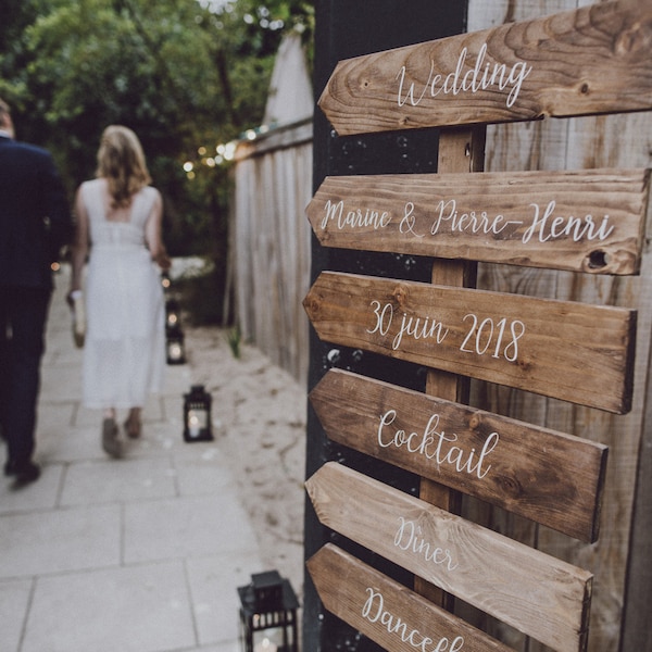 Directional signs in pallet wood and paint to personalize for weddings and parties