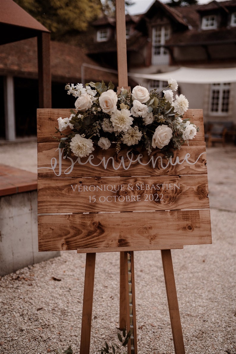 Welcome sign Welcome in pine board Alice model, hand painted, to personalize for wedding decoration or other Modèle teinté Foncé