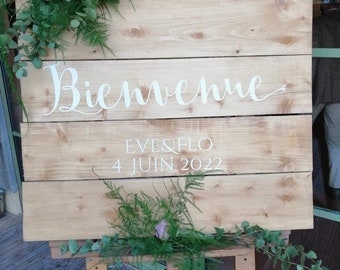 Panneau d'accueil "Bienvenue" en planche de pins Modèle Rose, peint à la main, à personnaliser pour décoration de mariage ou autre