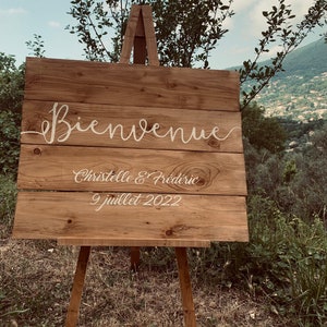 Panneau d'accueil Bienvenue en planche de pins Modèle Adèle, peint à la main, à personnaliser pour décoration de mariage ou autre Modèle teinté foncé