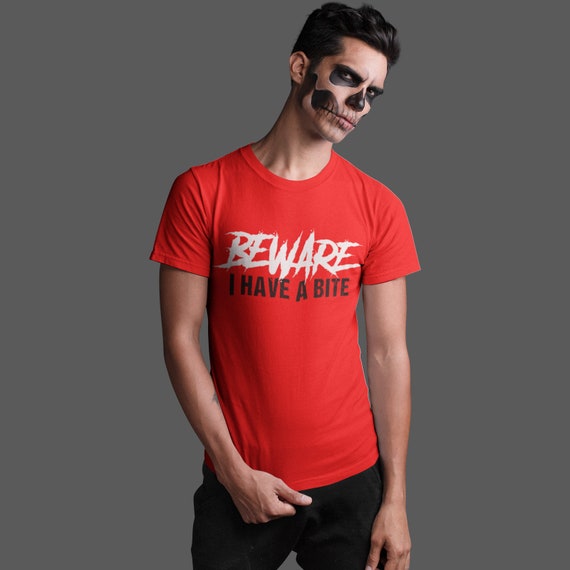 Attention j’ai une Bite T Shirt, Zombie diable 666, Zombie Shirt, chemise, drôle Halloween T Shirt, chemise rouge, Costume, Mens, femmes, enfants A103 05ea15 Attention j’ai une Bite T Shirt, Zombie diable 666, Zombie Shirt, chemise, drôle Halloween T Shirt, chemise rouge, Costume, Mens, femmes, enfants A103 05ea15