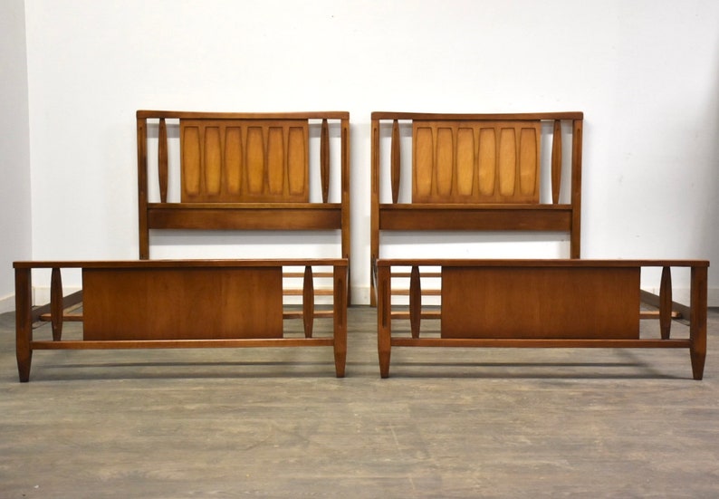 Mid Century Modern Twin Beds A Pair image 2