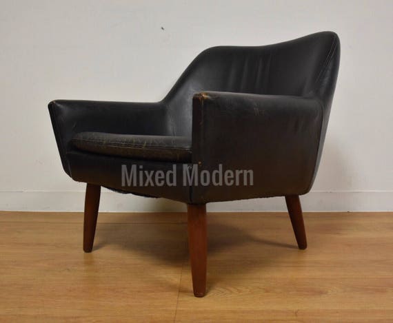 Modern Black Leather Lounge Chair