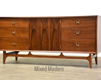 Broyhill Brasilia Walnut Mid Century Modern Dresser