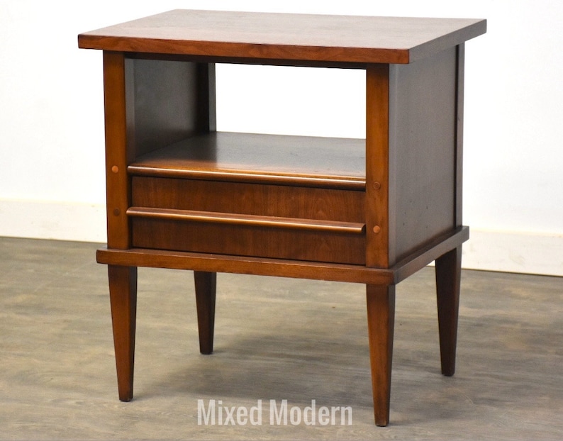 Walnut Nightstand by Kent Coffey Simplicité image 1