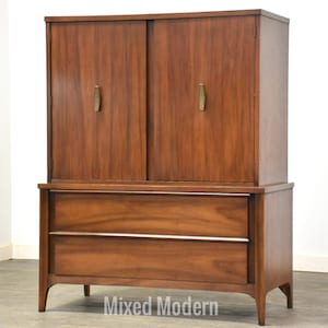 Walnut Tall Armoire Dresser immagine 1