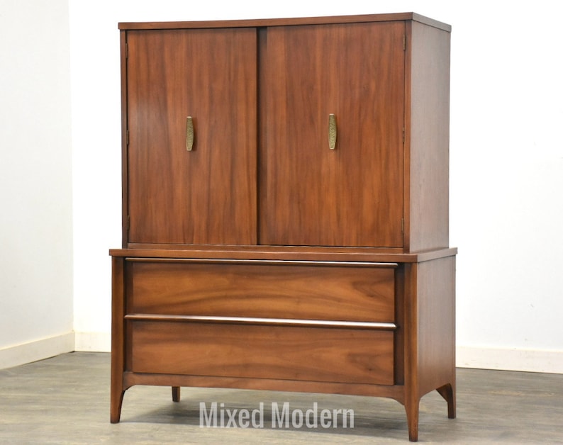 Walnut Tall Armoire Dresser immagine 1