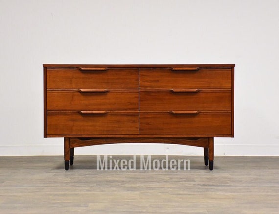 Walnut Mid Century Dresser By Hooker Furniture Etsy
