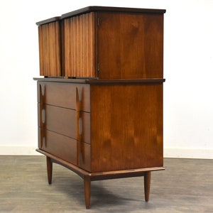 Mid Century Tall Dresser by United Furniture image 3