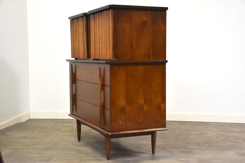 Mid Century Tall Dresser by United Furniture image 3