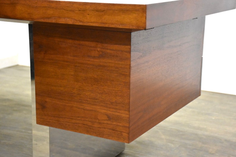 Roger Sprunger for Dunbar Walnut Executive Desk Bild 7