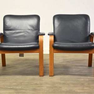Blue Leather Lounge Chairs by Ekornes A Pair image 2