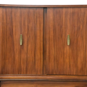 Walnut Tall Armoire Dresser immagine 2