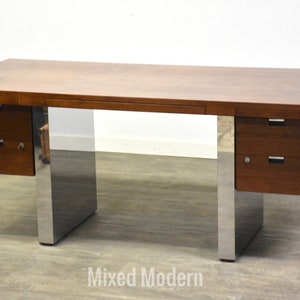 Roger Sprunger for Dunbar Walnut Executive Desk Bild 1