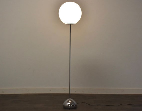 Pole clearance lamp globes