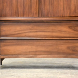 Walnut Tall Armoire Dresser immagine 3