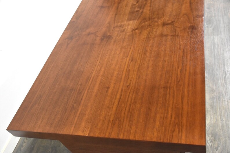 Roger Sprunger for Dunbar Walnut Executive Desk Bild 6