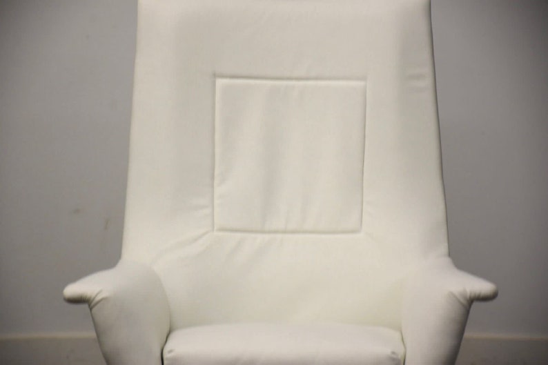 MCM White Lounge Chair by Lawrence Peabody image 6