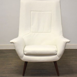 MCM White Lounge Chair by Lawrence Peabody image 4